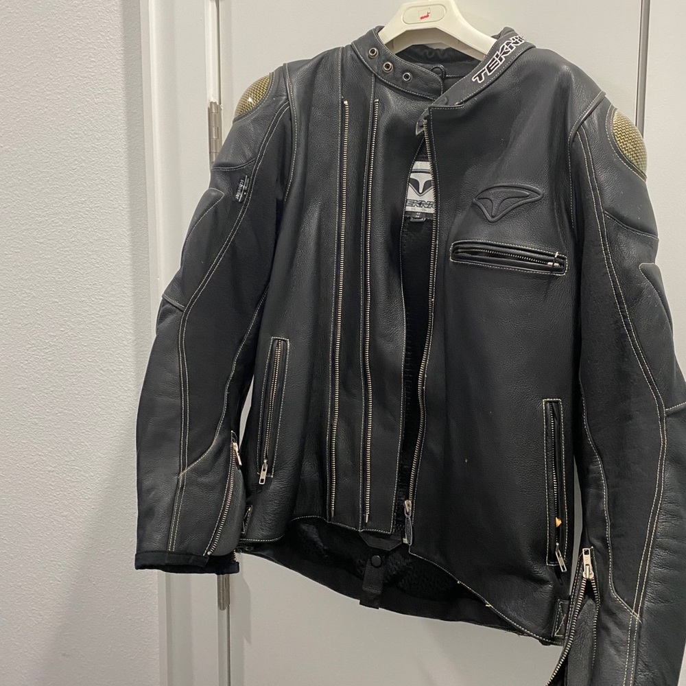 Teknic jacket with padding and matching gloves